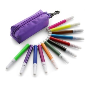 Piórnik z flamastrami