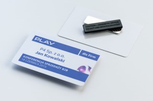 Identyfikator reklamowy przypinany