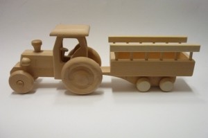 Traktor z przyczepą duży