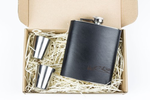 piersiówka - podkładka - notes - etui - klucze - portmonetka - brelok - bransoletka - reklamowy - skóra - hand made - gadżet - upominek - ekologia - znakowanie - laser - tłoczenie