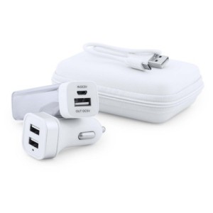Zesrtaw powerbank i ładowarka samochodowa