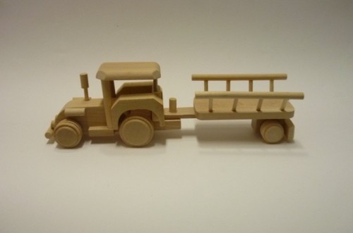 Traktor z przyczepą mały, drewno, 33 x 10 x 8 cm, cena orientacyjna
