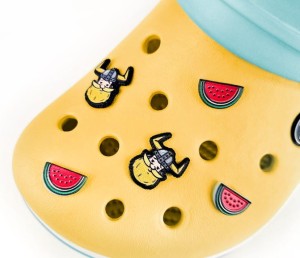 Przypinki do Crocsów
