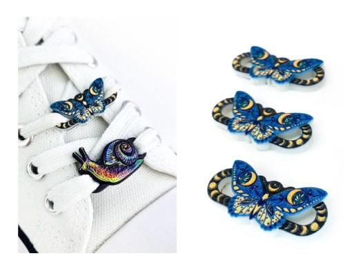 znaczek - reklamowy - gadżet - sznurówka - buty - dzieci - spotkanie - wycieczka - szkoła