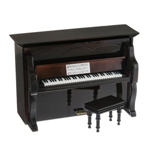 Miniatura pianina z pozytywką
