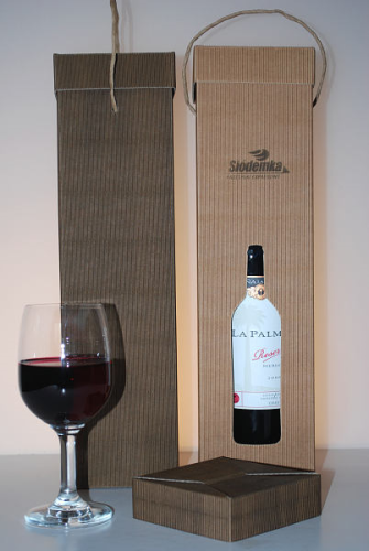 Pudełko na jedną butelkę - daszek, mikrofala 4-warstwowa, beżowa, 90 x 90 x 350 mm, opcja kolorowa - 9,50, korek jasny - 29,50, korek barwiony - 36,90 zł.
