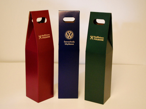 Pudełko na butelkę z uchwytem, kolor, mikrofala 4-warstwowa, 88 x 88 x 340 mm (opcja 100 x 100 x 340 mm)

