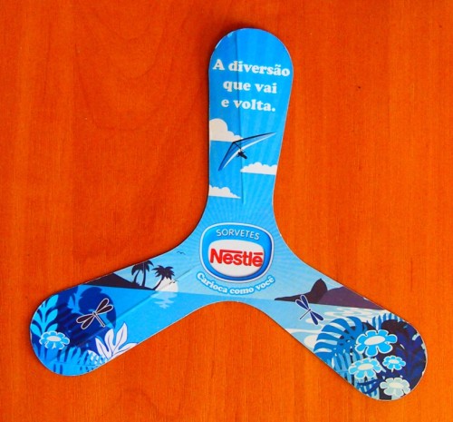Bumerang reklamowy, średnica 24 cm, wyprofilowany papier lakierowany, nadruk obustronny, cena dla 1000 szt.
