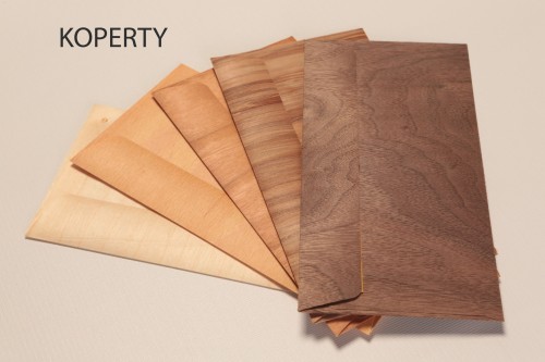 Artykuły z papieru drewnianego, 2 warstwy sklejki o grubości ok. 01 mm, na wizytówki, koperty, karty pocztowe, segregatory, i inne. Ceny na zapytanie.