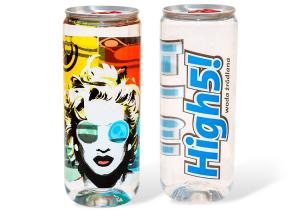 Woda w puszce z tworzywa