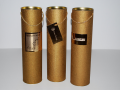 Tuba korkowa, śr. 90 x 330 mm (na zam. 357 mm), korek jasny grubo mielony, wersja z drobno mielonego - 14,80, barwiony - 17,70, tuba dwukolorowa - 22,20, stare złoto - 22,20 zł.
